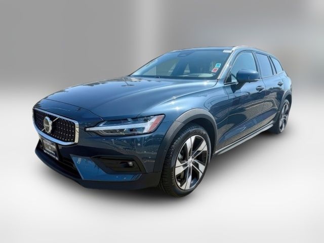 2024 Volvo V60 Cross Country Plus