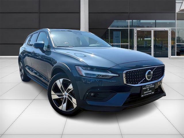 2024 Volvo V60 Cross Country Plus