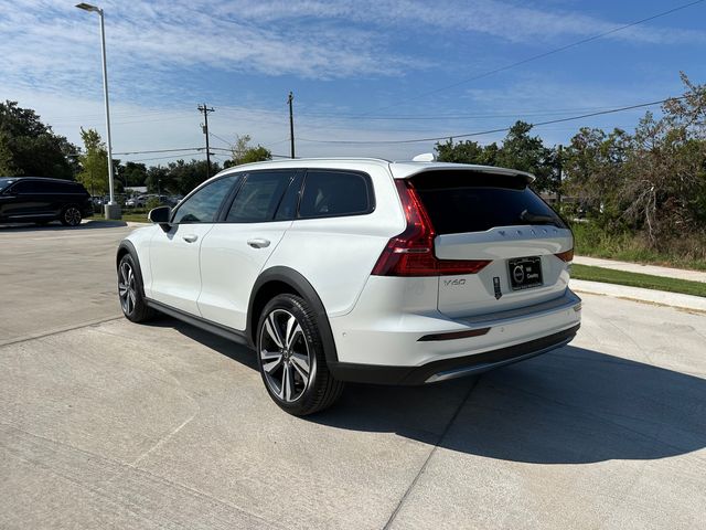 2024 Volvo V60 Cross Country Plus