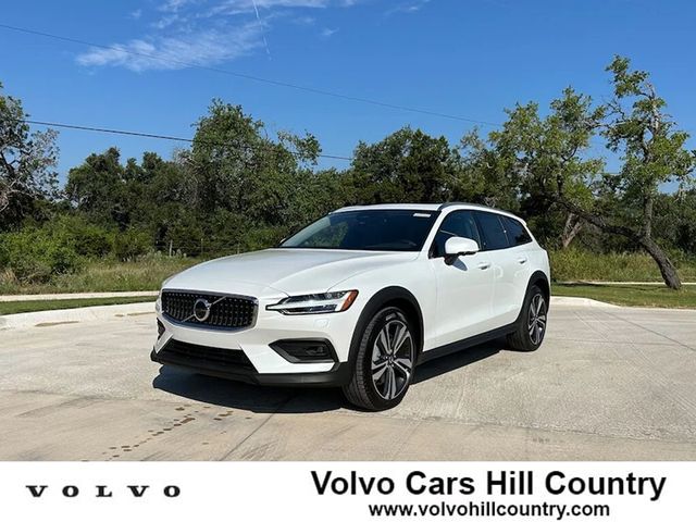 2024 Volvo V60 Cross Country Plus