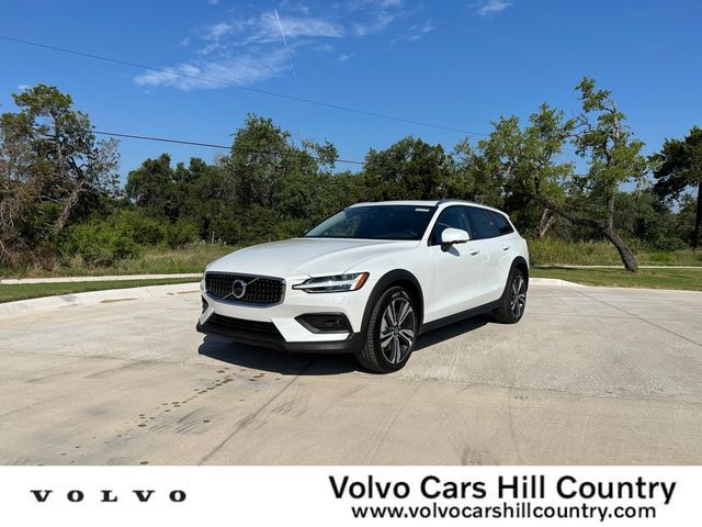 2024 Volvo V60 Cross Country Plus