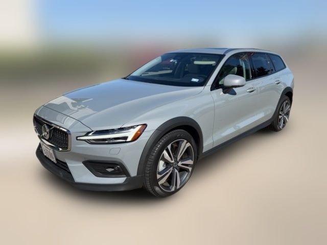 2024 Volvo V60 Cross Country Plus