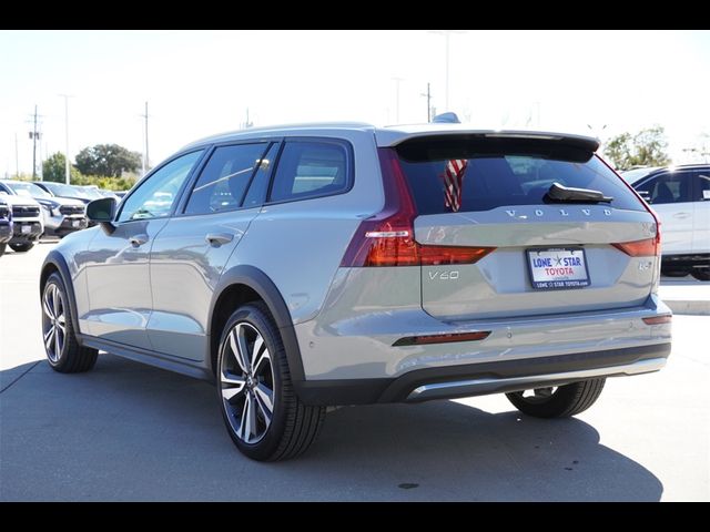 2024 Volvo V60 Cross Country Plus