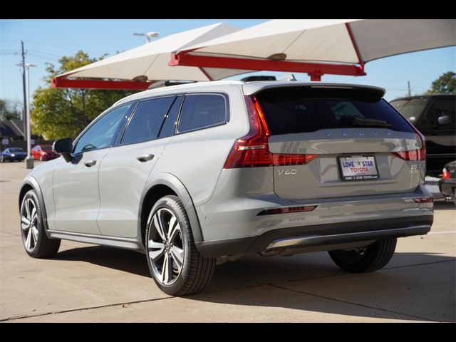 2024 Volvo V60 Cross Country Plus