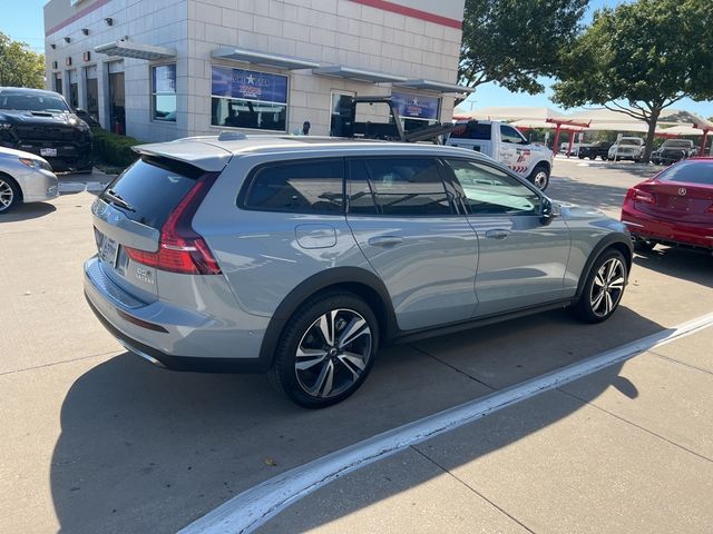 2024 Volvo V60 Cross Country Plus