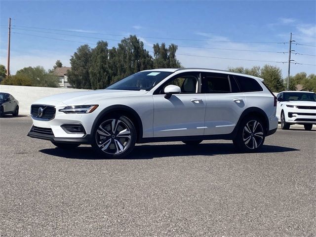 2024 Volvo V60 Cross Country Plus