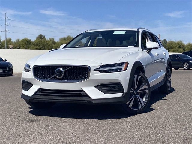 2024 Volvo V60 Cross Country Plus