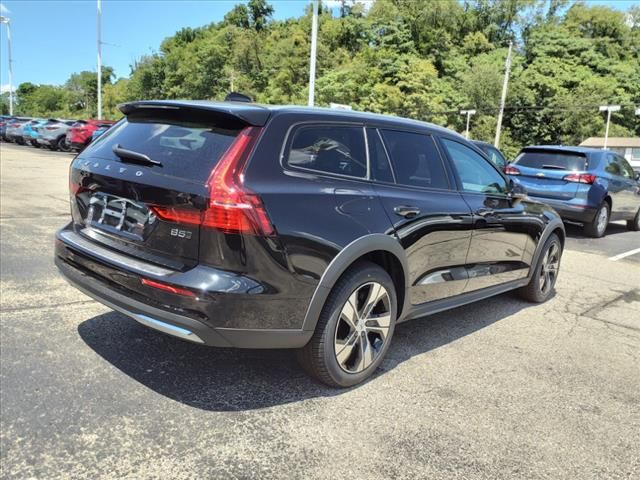 2024 Volvo V60 Cross Country Plus