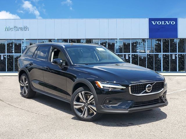 2024 Volvo V60 Cross Country Plus