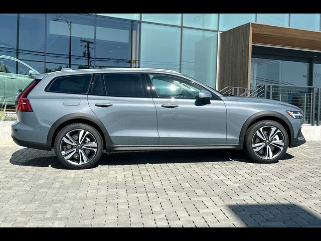 2024 Volvo V60 Cross Country Plus