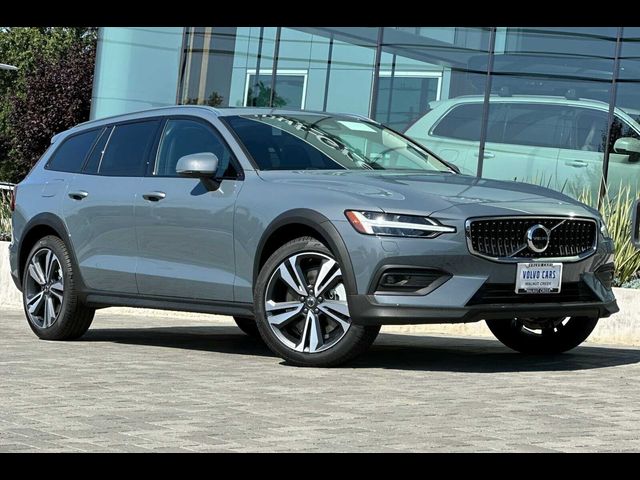 2024 Volvo V60 Cross Country Plus