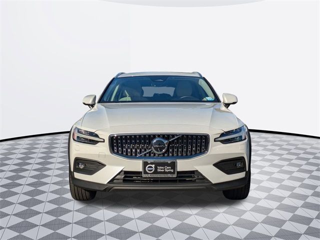 2024 Volvo V60 Cross Country Plus