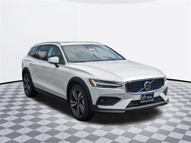 2024 Volvo V60 Cross Country Plus