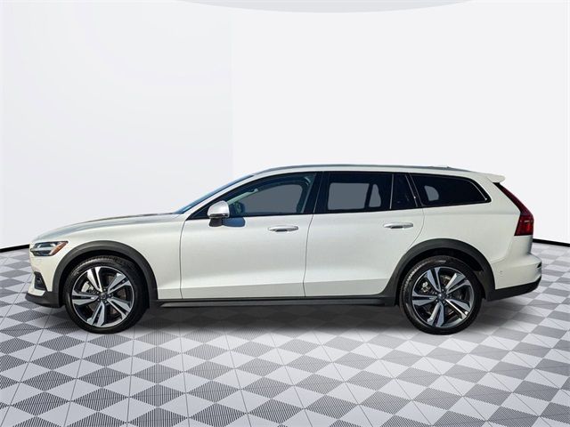 2024 Volvo V60 Cross Country Plus