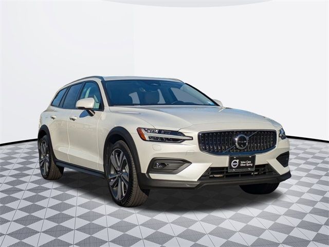 2024 Volvo V60 Cross Country Plus