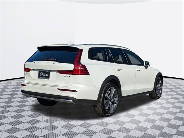 2024 Volvo V60 Cross Country Plus