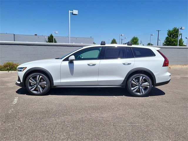 2024 Volvo V60 Cross Country Plus