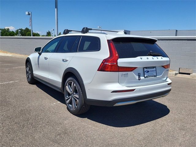 2024 Volvo V60 Cross Country Plus