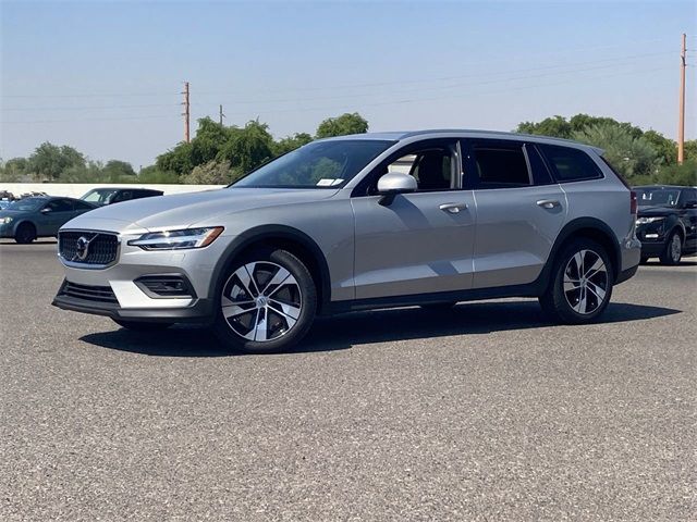 2024 Volvo V60 Cross Country Plus