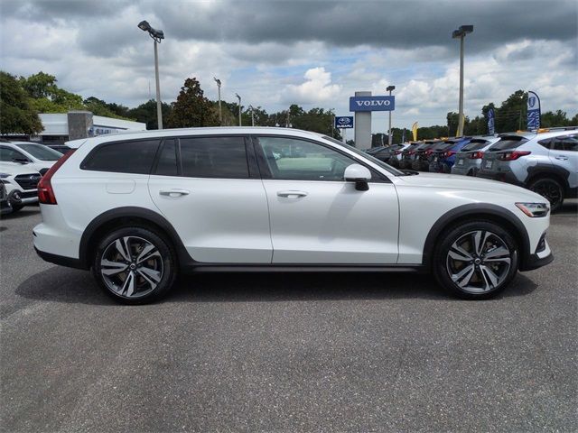 2024 Volvo V60 Cross Country Plus