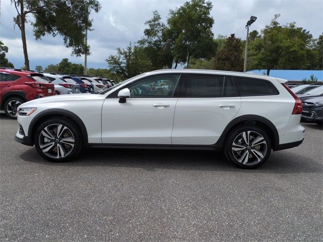 2024 Volvo V60 Cross Country Plus