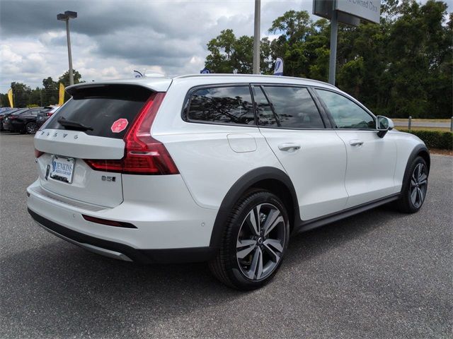 2024 Volvo V60 Cross Country Plus