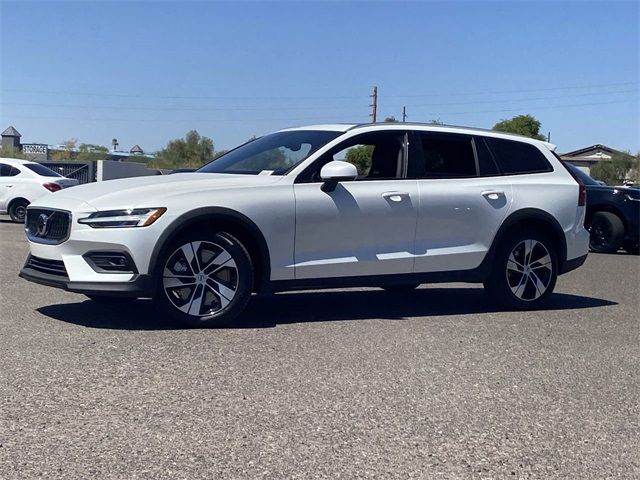 2024 Volvo V60 Cross Country Plus