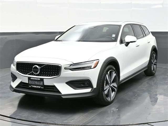 2024 Volvo V60 Cross Country Plus