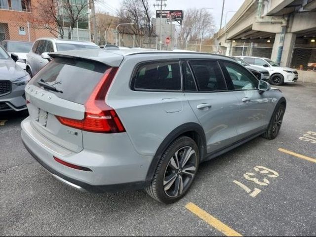 2024 Volvo V60 Cross Country Plus