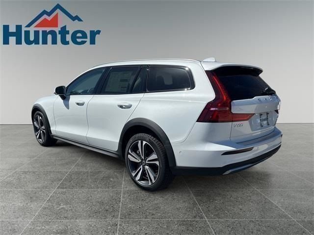 2024 Volvo V60 Cross Country Plus