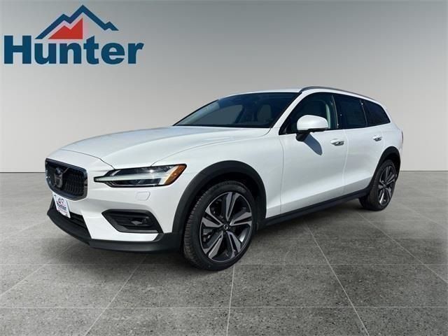 2024 Volvo V60 Cross Country Plus