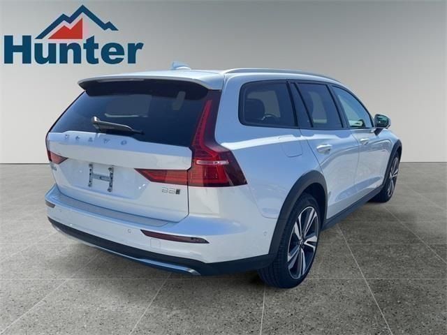 2024 Volvo V60 Cross Country Plus