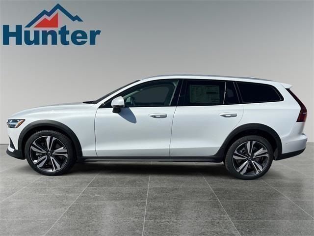 2024 Volvo V60 Cross Country Plus