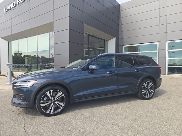 2024 Volvo V60 Cross Country Plus