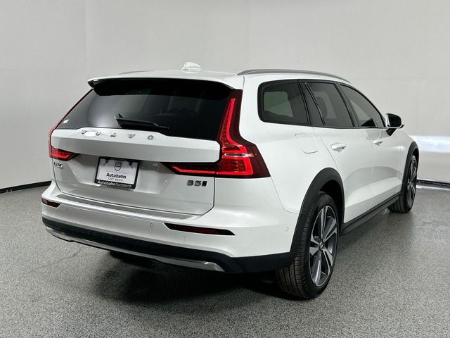 2024 Volvo V60 Cross Country Plus