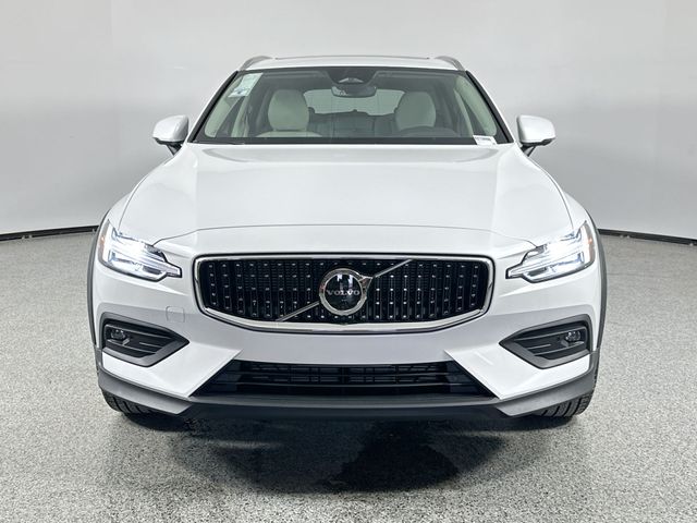 2024 Volvo V60 Cross Country Plus