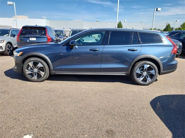 2024 Volvo V60 Cross Country Plus