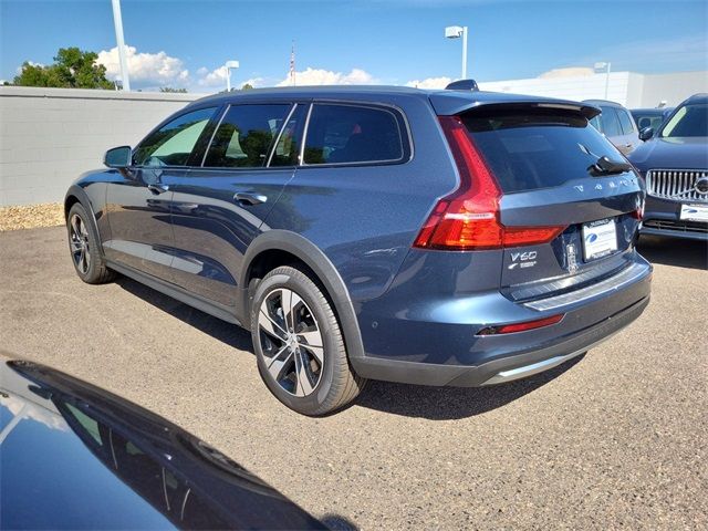 2024 Volvo V60 Cross Country Plus