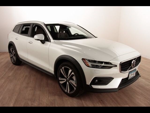 2024 Volvo V60 Cross Country Plus