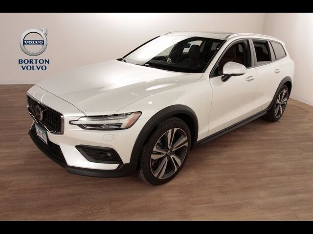 2024 Volvo V60 Cross Country Plus