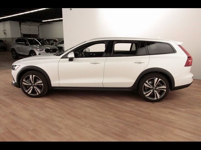 2024 Volvo V60 Cross Country Plus