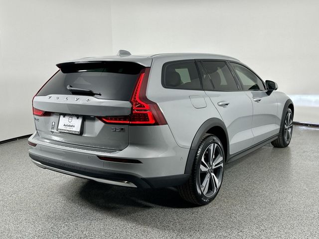 2024 Volvo V60 Cross Country Plus