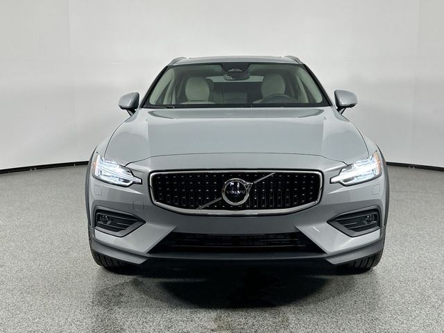 2024 Volvo V60 Cross Country Plus