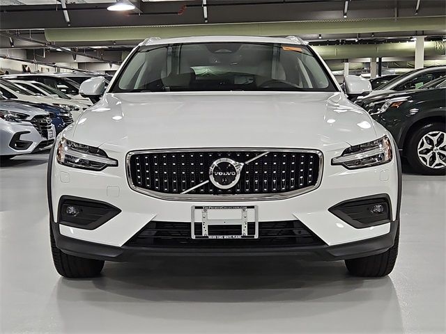 2024 Volvo V60 Cross Country Plus