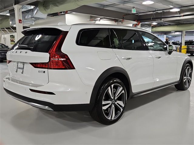 2024 Volvo V60 Cross Country Plus