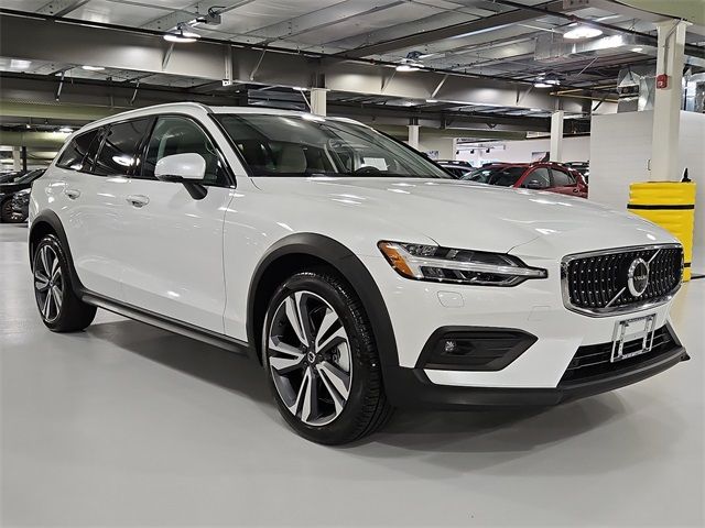 2024 Volvo V60 Cross Country Plus