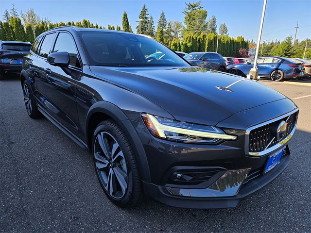 2024 Volvo V60 Cross Country Plus