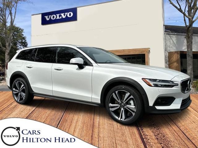 2024 Volvo V60 Cross Country Plus