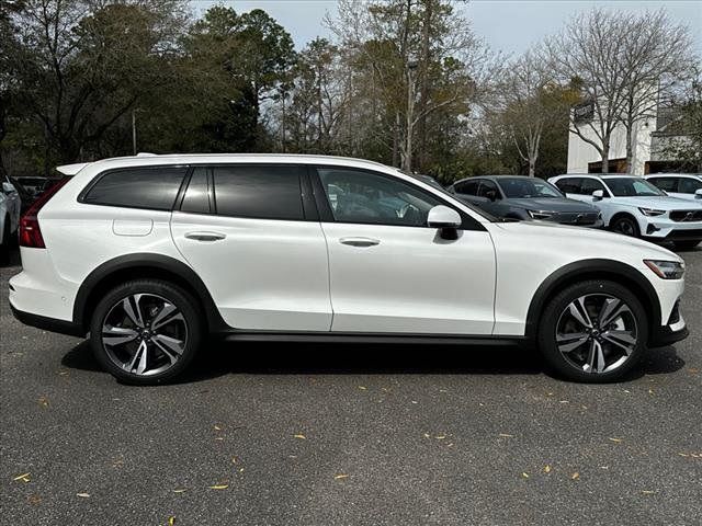 2024 Volvo V60 Cross Country Plus