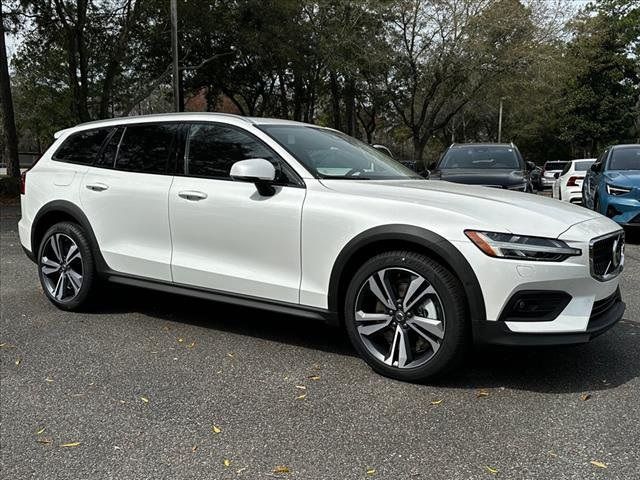 2024 Volvo V60 Cross Country Plus